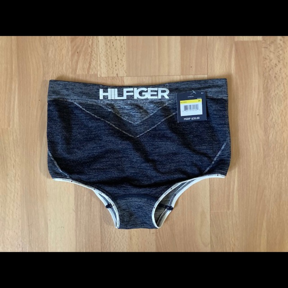 Tommy Hilfiger Denim Hot Short
Size: Medium
Color: Denim Blue 
New with Tags